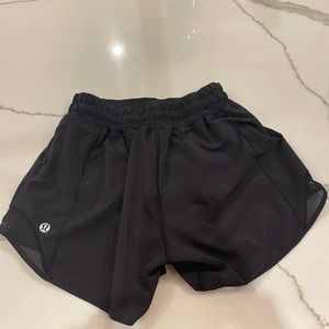 Lululemon Hotty Hot, size 0. Black. Perfect condition!  Lined.